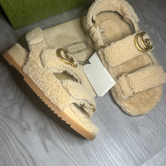 Gucci shearling sandals - Picture 4 of 10